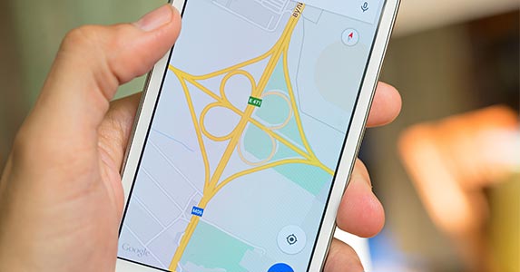 Credit unions have fewer locations © Roman Pyshchyk/Shutterstock.com