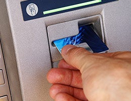 Use ATMs for free © Meryll/Shutterstock.com