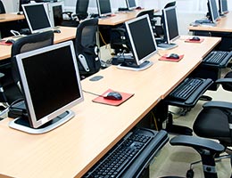 Computer room in a school © sixninepixels/Shutterstock.com