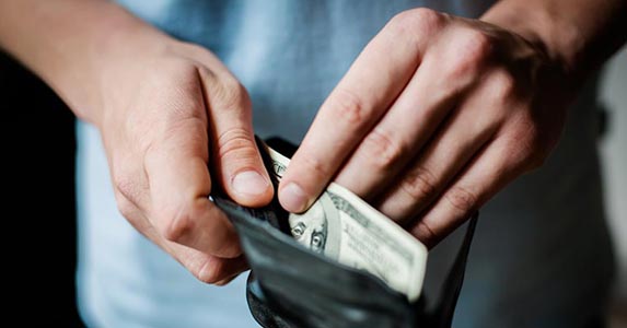 Taking a cash advance © Champion studio/Shutterstock.com