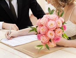 text © Maria Sbytova/Shutterstock.com