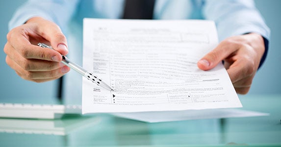Co-signing a loan © iStock