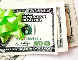Tighten your belt during the holidays © Monkey Business Images/Shutterstock.com