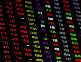 Manage operational risk © QUAN ZHENG/Shutterstock.com