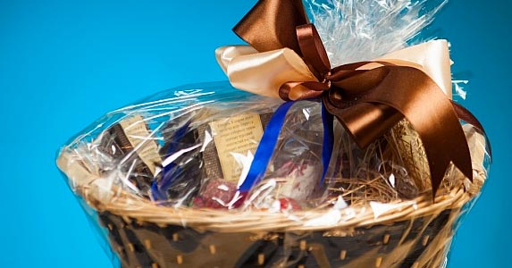 Gift basket maker Gift basket maker © nikkytok/Shutterstock.com