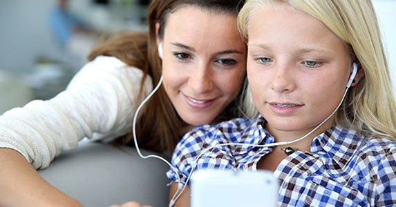 Music or a few well-chosen apps © Goodluz/Shutterstock.com