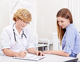 Insurance for young adults © Deklofenak/Shutterstock.com