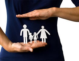 Umbrella insurance © Nelosa/Shutterstock.com
