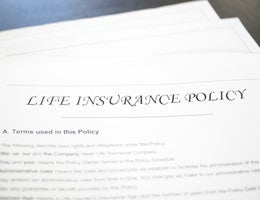 Free term life insurance © fotoscool/Shutterstock.com