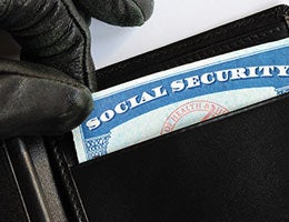 Free identity theft insurance © Dmitry Kalinovsky/Shutterstock.com