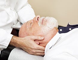 Bogus medical treatment after a staged car crash © Lisa F. Young/Shutterstock.com
