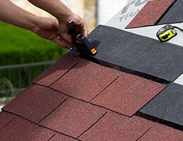 Asphalt shingle © fotoedu/Shutterstock.com