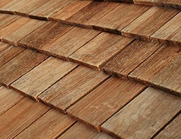 Wood shakes © Tom Grundy/Shutterstock.com