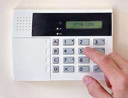 Arm the alarm and alert the police © Brian A Jackson/Shutterstock.com