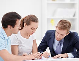 Distressed buyers go after a second chance © Deklofenak/Shutterstock.com