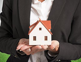 The news is mixed for homebuyers and sellers © alphaspirit/Shutterstock.com
