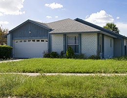 Poor curb appeal © John Panella/Shutterstock.com