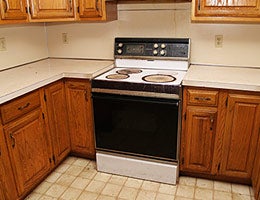 Outdated fixtures and appliances © Cynthia Farmer/Shutterstock.com