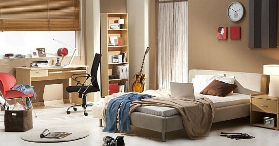Lots of personal items Lots of personal items © Room27/Shutterstock.com