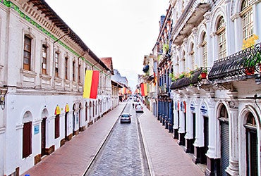 Rent homes abroad: Cuenca, Ecuador © Pablo Hidalgo/Shutterstock.com