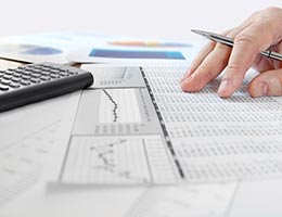 Investigate long-term performance © NAN728/Shutterstock.com