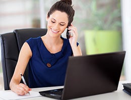 Entry-level Emily: Too little earnings © michaeljung/Shutterstock.com