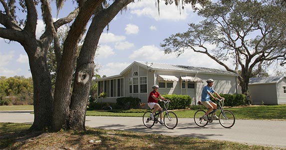 No. 2: Low rates on fixed annuities No. 2: Low rates on fixed annuities | Jeff Greenberg/Getty Images