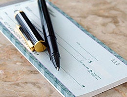3. Find a free checking account © NAN728/Shutterstock.com