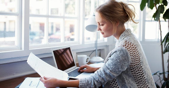 Student loans are not affected by the Fed | iStock.com