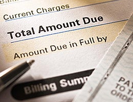 Repeated mistake: Carrying card balances © photastic/Shutterstock.com