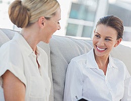 Rich friend, poor friend? © wavebreakmedia/Shutterstock.com