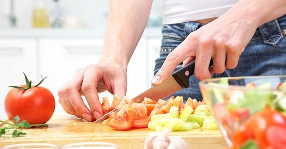 Avoid convenience foods, cook for yourself © yanlev / Fotolia
