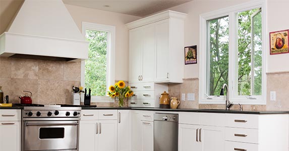 Kitchen nip/tuck Kitchen nip/tuck © eurobanks/Shutterstock.com