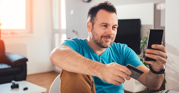 Repeated mistake: Carrying card balances Repeated mistake: Carrying card balances | Zivica Kerkez/Shutterstock.com