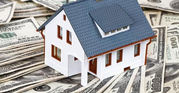 House on $100 bills © topseller/Shutterstock.com