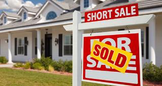Sold short sale home © Andy Dean Photography/Shutterstock.com