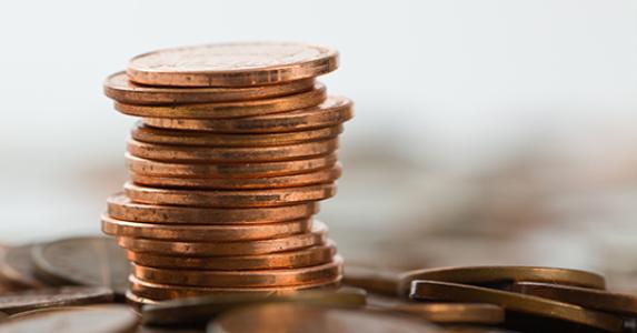 Stack of pennies © Randy Moulton / Fotolia