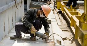 Steel worker © Champiofoto/Shutterstock.com