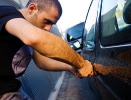 stolen-car-parts-1-intro-lg Thieves stealing car parts