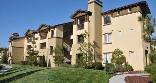 Three story condo © Frank Fennema/Shutterstock.com
