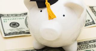 Piggy bank wearing graduation cap © karen roach/Shutterstock.com