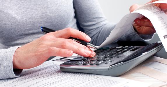 Woman doing taxes with receipts © Kurhan - Fotolia.com