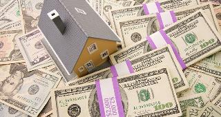 House on money © Andy Dean Photography/Shutterstock.com