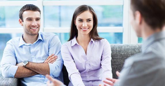 Young couple sitting with adviser © Edyta Pawlowska/Shutterstock.com